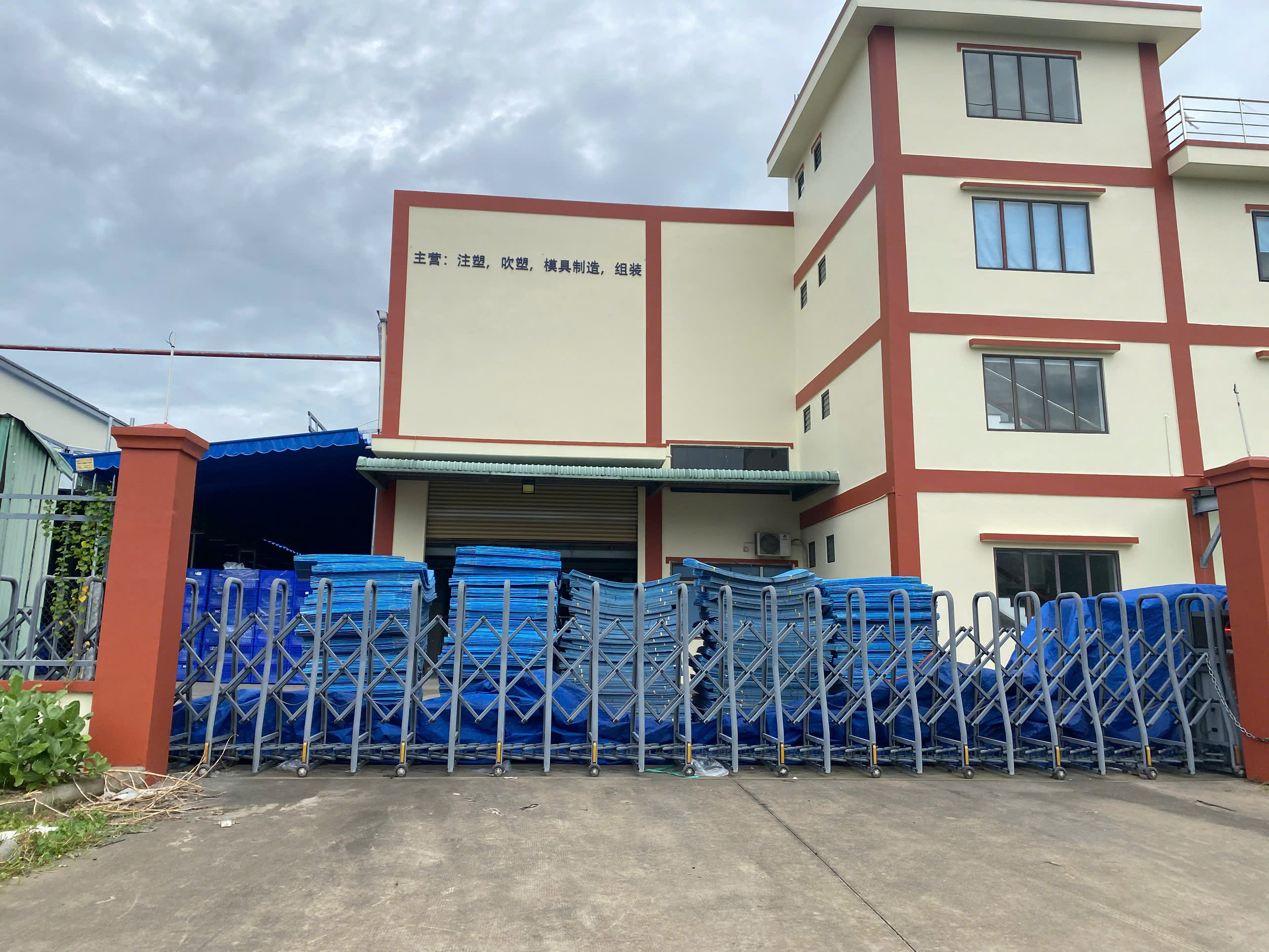 Outer view of gate 3.jpg